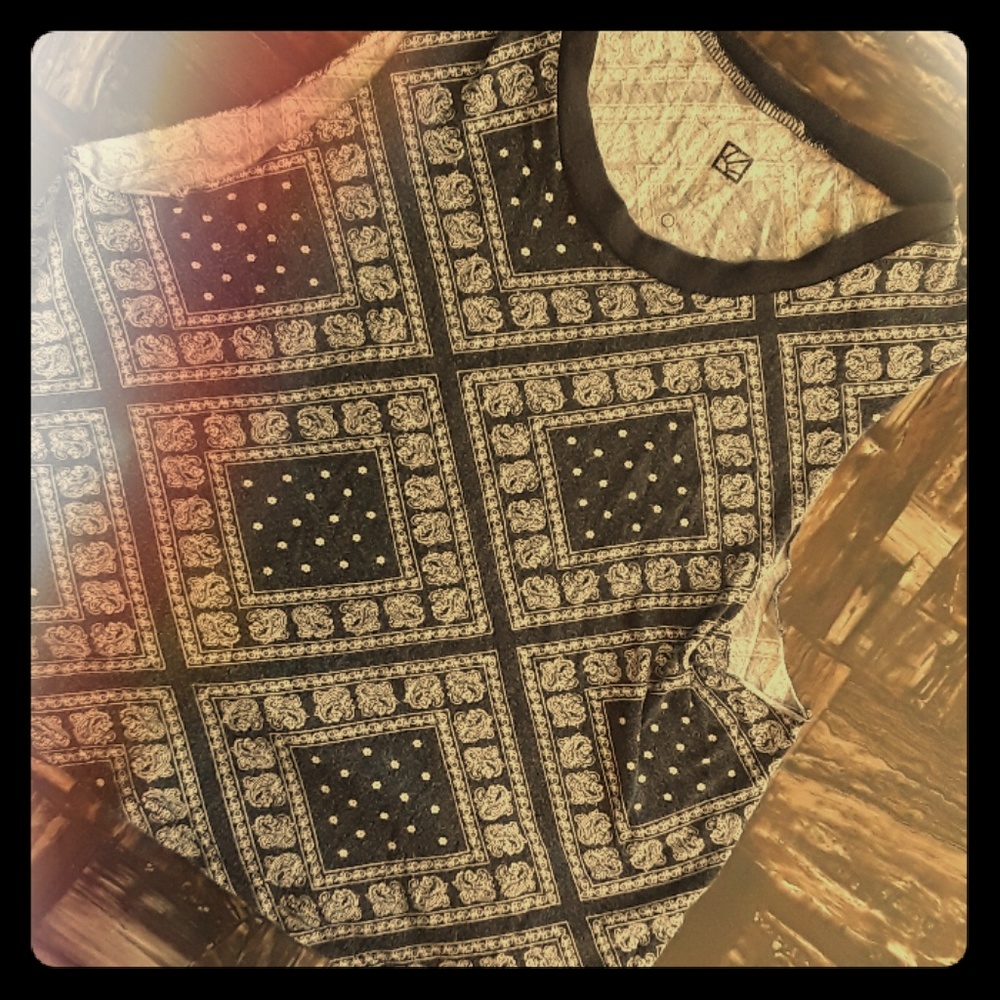 Tilly's, Brand "NOLLIE" flowy top .